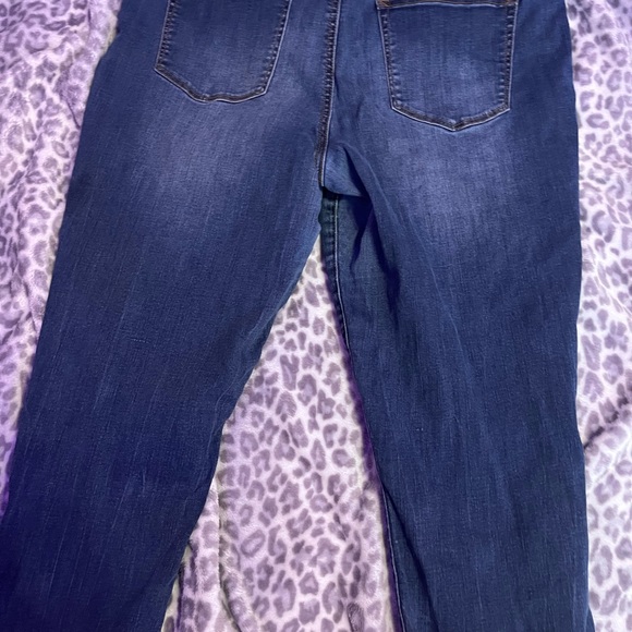 PATCHED RIPPED JEANS - Picture 5 of 6